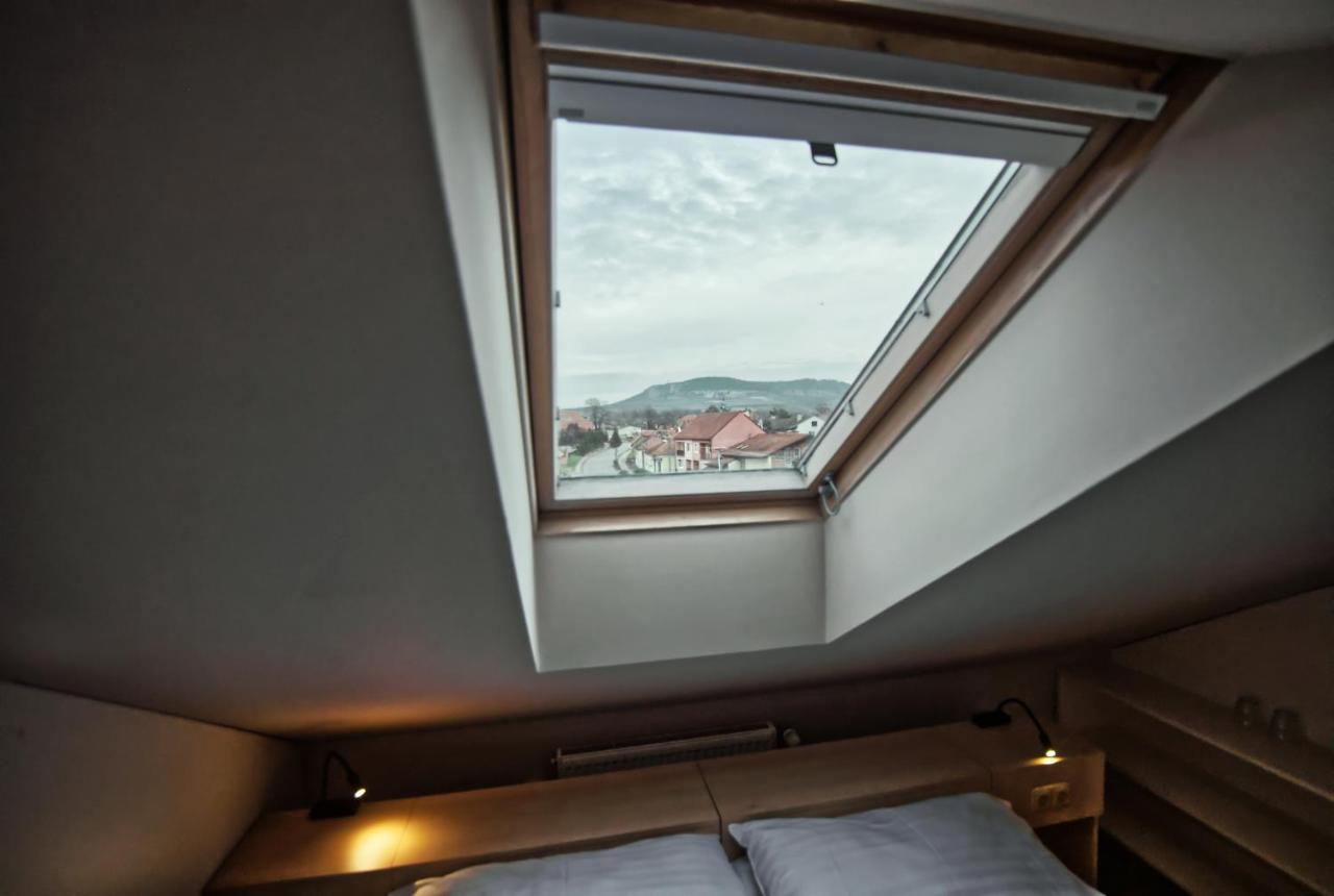 Restaurace A Penzion Praha ดอลนีดูนาโยวิเช ภายนอก รูปภาพ