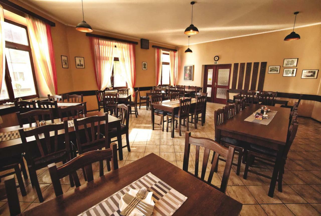 Restaurace A Penzion Praha ดอลนีดูนาโยวิเช ภายนอก รูปภาพ