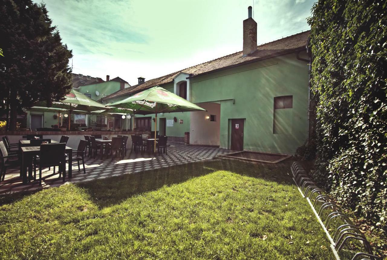 Restaurace A Penzion Praha ดอลนีดูนาโยวิเช ภายนอก รูปภาพ