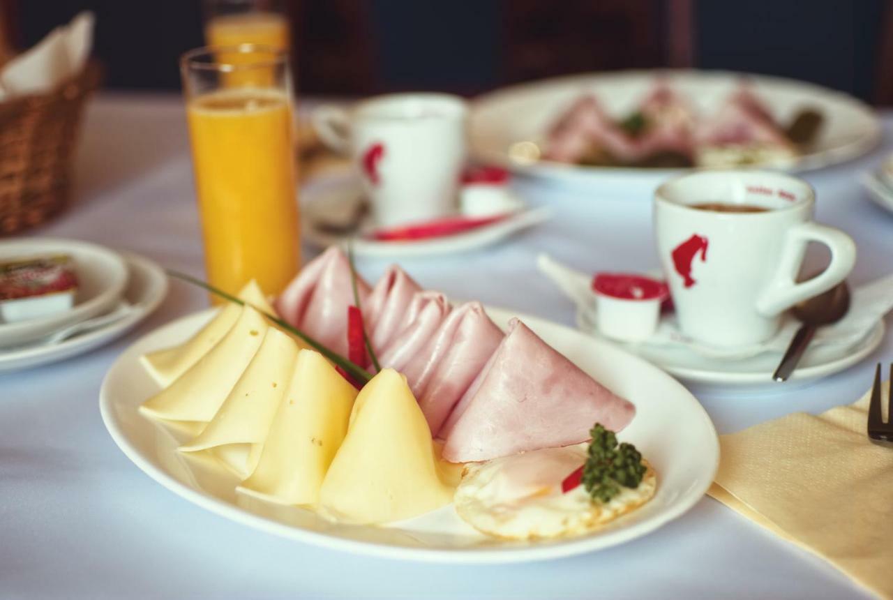 Restaurace A Penzion Praha ดอลนีดูนาโยวิเช ภายนอก รูปภาพ