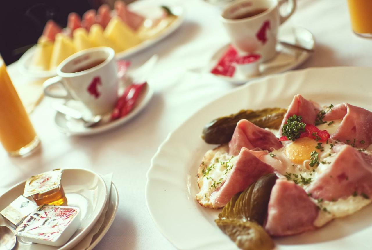 Restaurace A Penzion Praha ดอลนีดูนาโยวิเช ภายนอก รูปภาพ